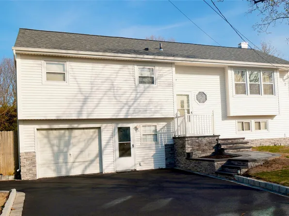 27 Campo Avenue, Selden, NY 11784