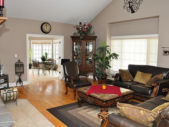 3rd image of 13780 Montclair Dr