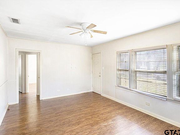 3rd image of 301 E Bradford St