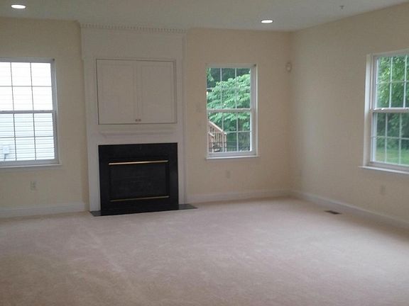 4th image of 809 Manor House Dr