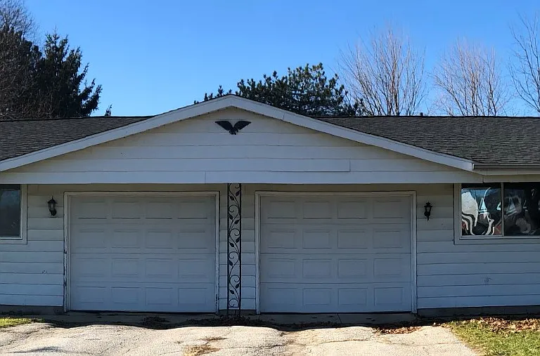 3071 N Center Rd — Photo 1