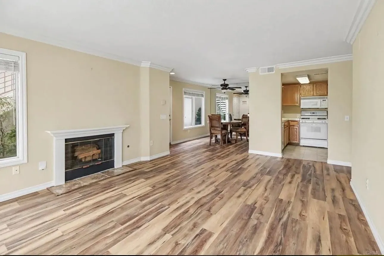 2 bed, 944 sqft, $3,300 — Photo 4