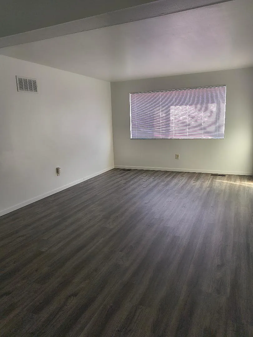 Bruno Garden Apartments — Photo 3