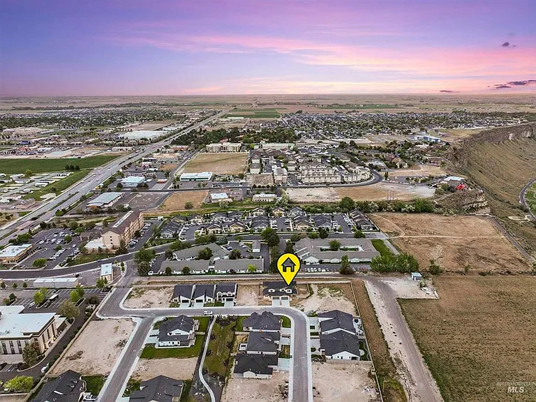 547 Canyon Falls Dr — Photo 42