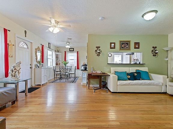 3rd image of 612 N C St