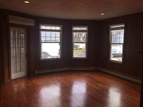 4th image of 355 Archer St Floor 1