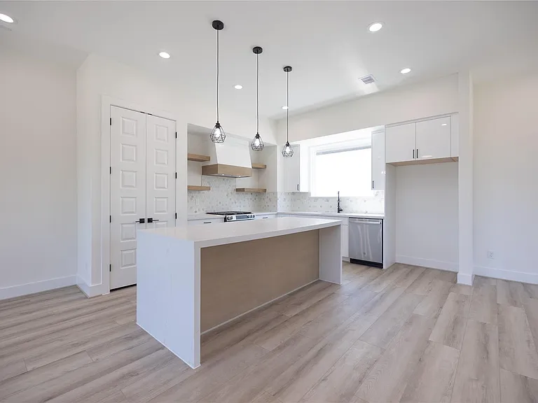 4012 Yellowstone Blvd — Photo 10