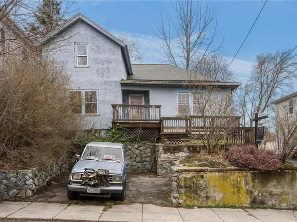 7 Shippee Ave, West Warwick, RI 02893