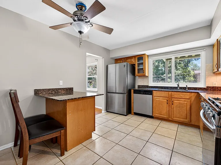 1141 Villaview Dr — Photo 7
