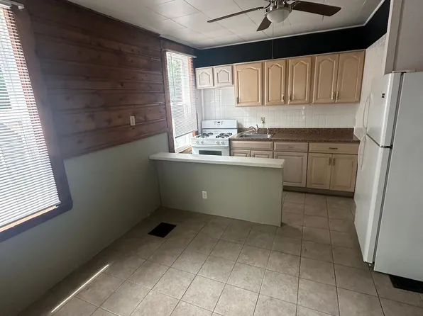 37936 3rd St, Willoughby, OH 44094