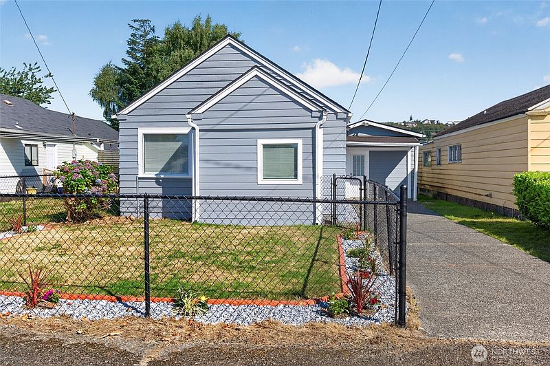 2nd image of 2106 W 2nd Street