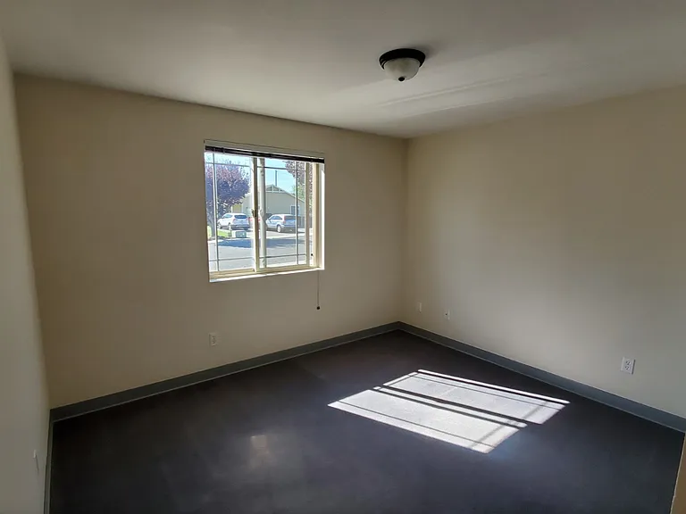 2113 N Yellowstone St #B — Photo 8