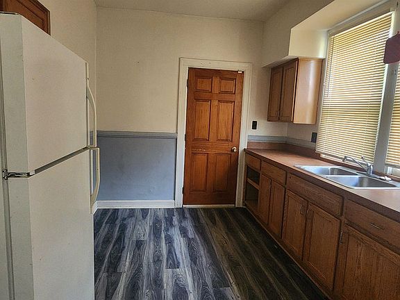 3rd image of 3236 Whitney St