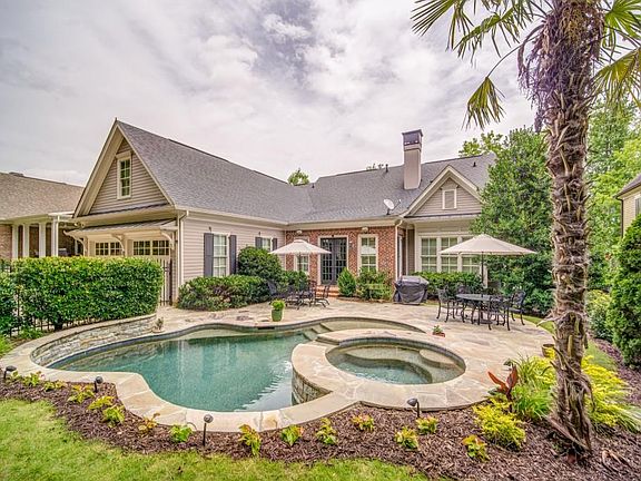 2nd image of 833 Lookingglass Ln
