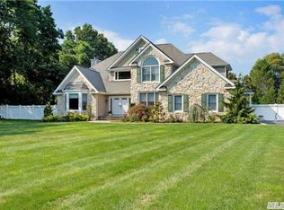 1 Red Cedar Ct, Dix Hills, NY 11746