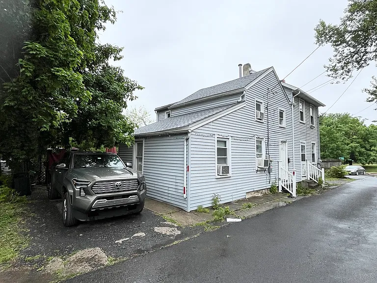 219 Orchard St — Photo 10