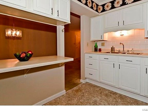 More cabinets over Breakfast Bar too!