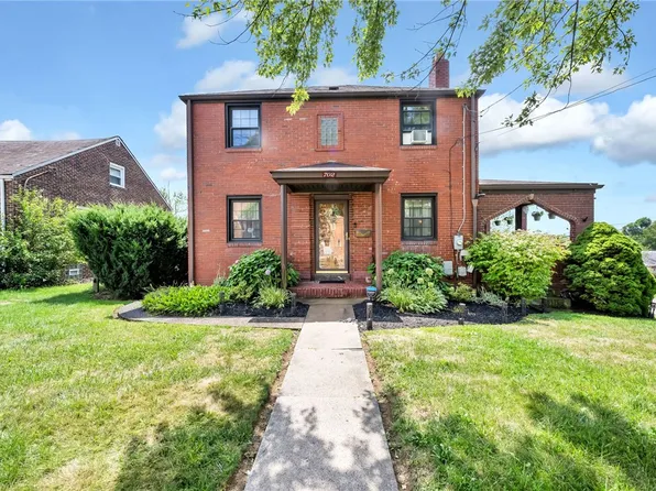 702 Baldwin Dr, Pittsburgh, PA 15227