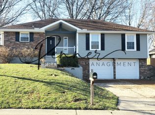 1100 NW Oakridge Dr, Blue Springs, MO 64015