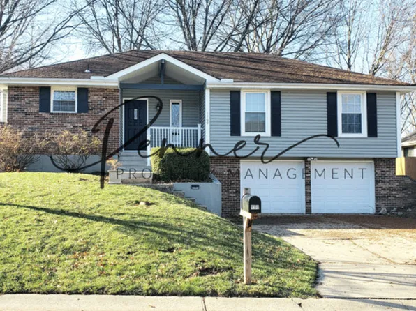 1100 NW Oakridge Dr, Blue Springs, MO 64015