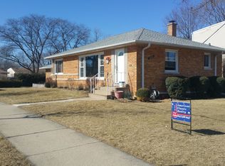 8200 E Prairie Rd, Skokie, IL 60076