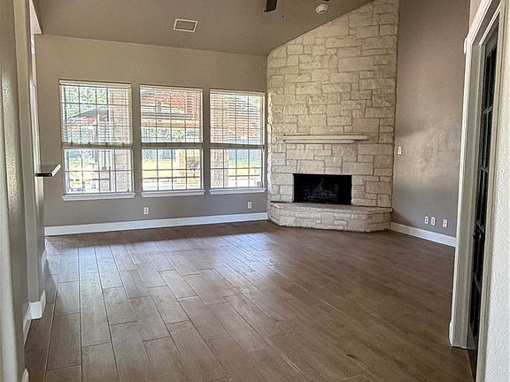 4th image of 111 Cherry Wood Ct
