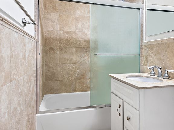 5th image of 333 E 34th St APT 14G