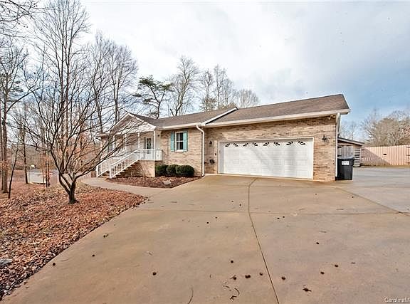 3rd image of 136 Levo Dr