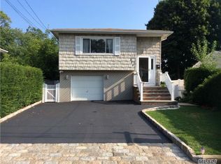 824 Bermuda Rd, West Babylon, NY 11704