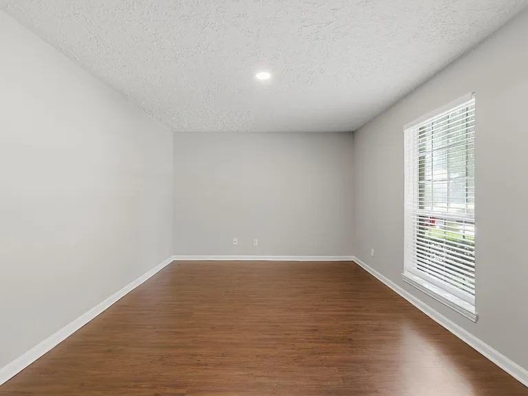 1122 Tigris Ln — Photo 12