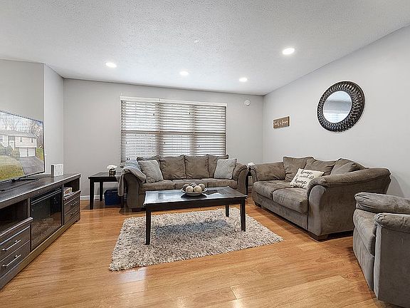 3rd image of 533 Chaparral Dr