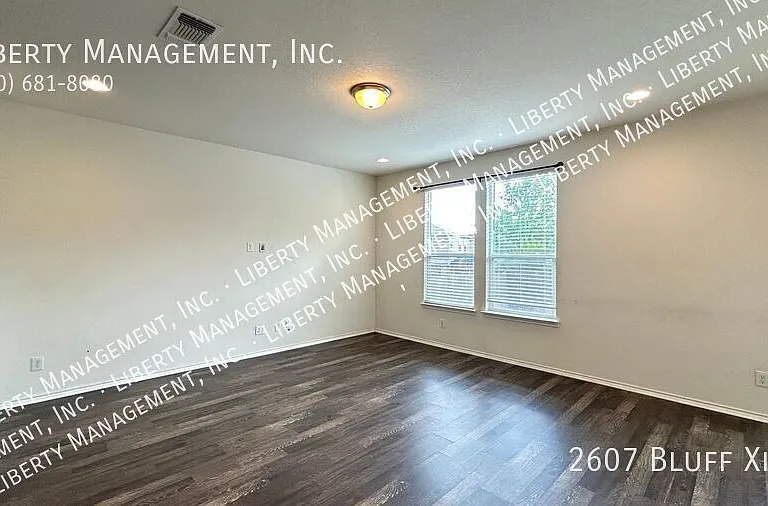 2607 Bluff Xing — Photo 14