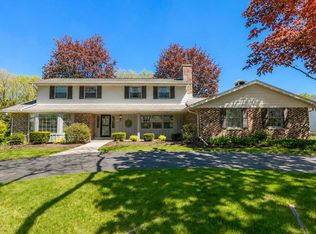 18120 Le Chateau DRIVE, Brookfield, WI 53045