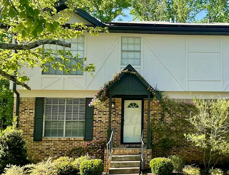 2505 Hawksbury Ln — Photo 1