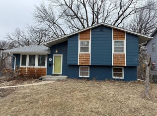 3835 Hillcrest Dr, Des Moines, IA 50310