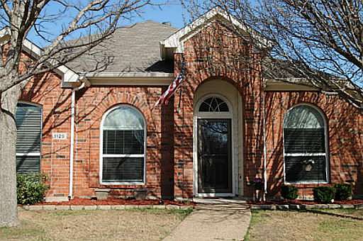 2nd image of 1129 Courtney Ln