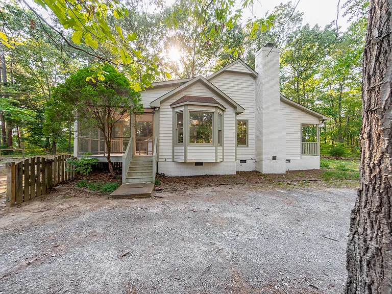 800 Stephanie Pl — Photo 2