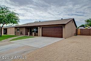 3rd image of 3433 E Poinsettia Dr