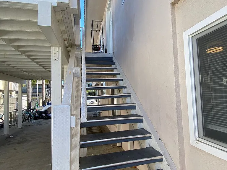 6653 Del Playa Dr — Photo 47