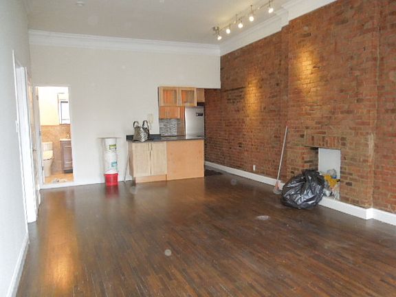 3rd image of 219 W 14th St Frnt 1