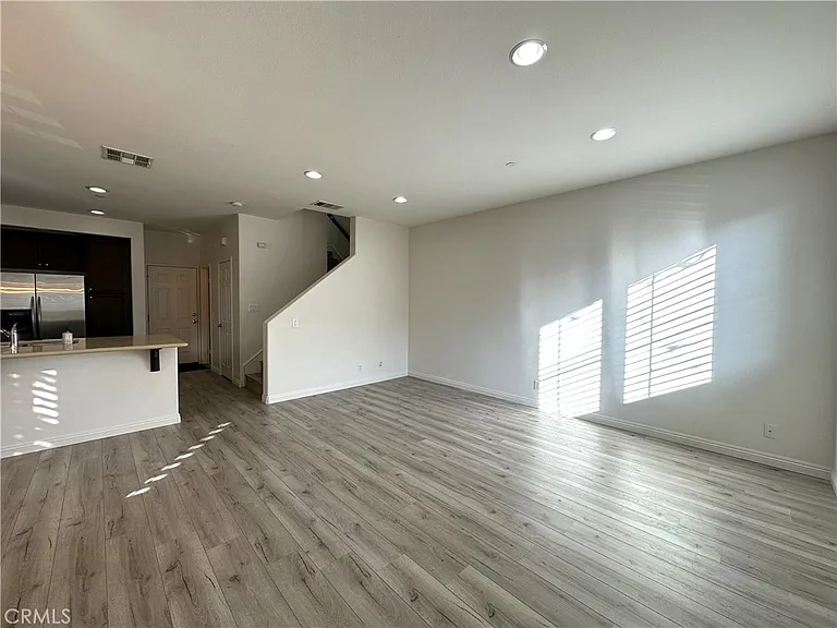 611 McKenna St — Photo 3