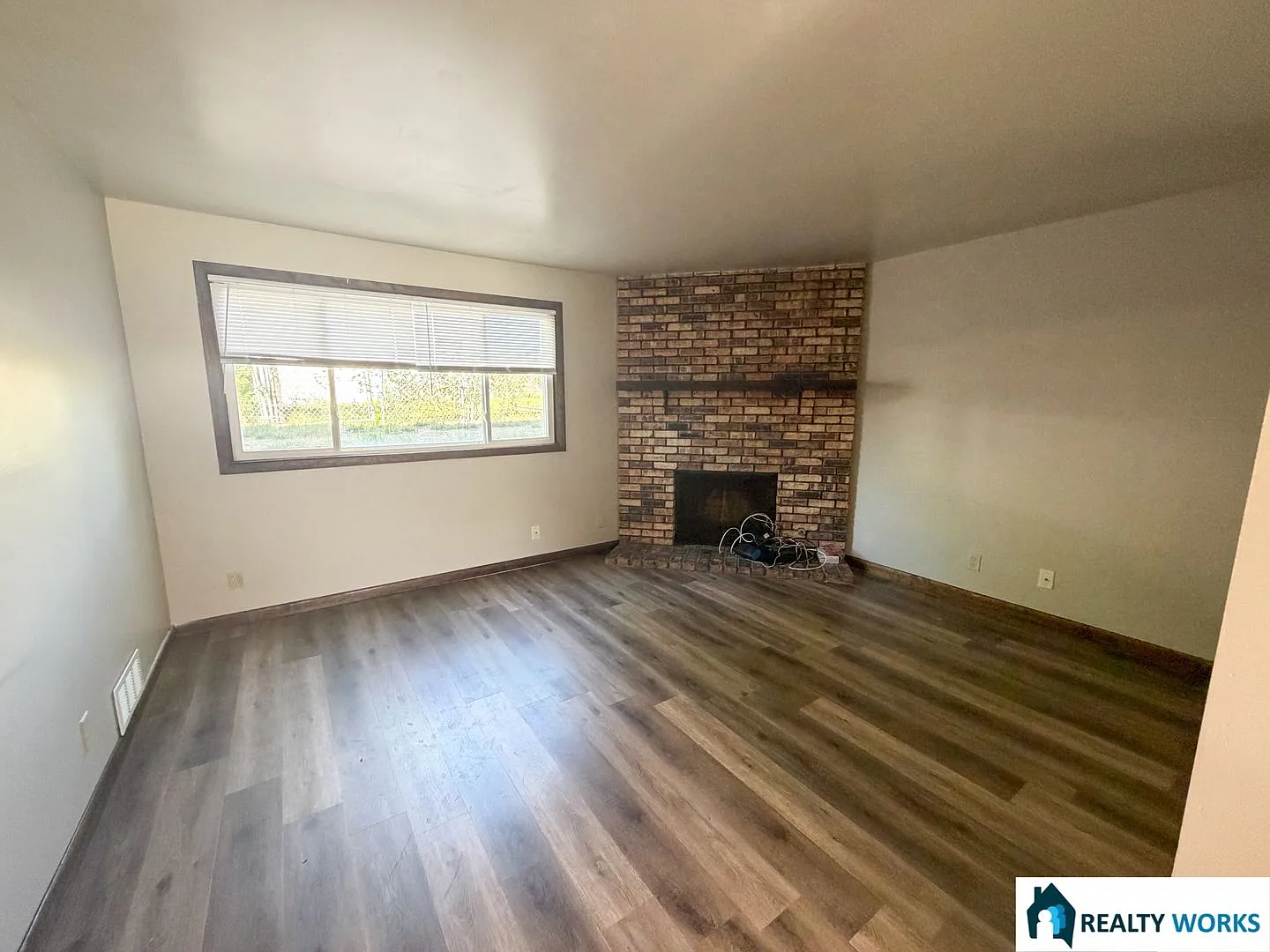 2417 Vine — Photo 3
