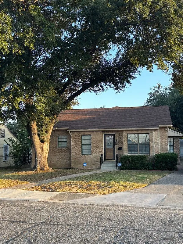 3 bed, 2.0 bath, 1799 sqft, $1,850 — Photo 1