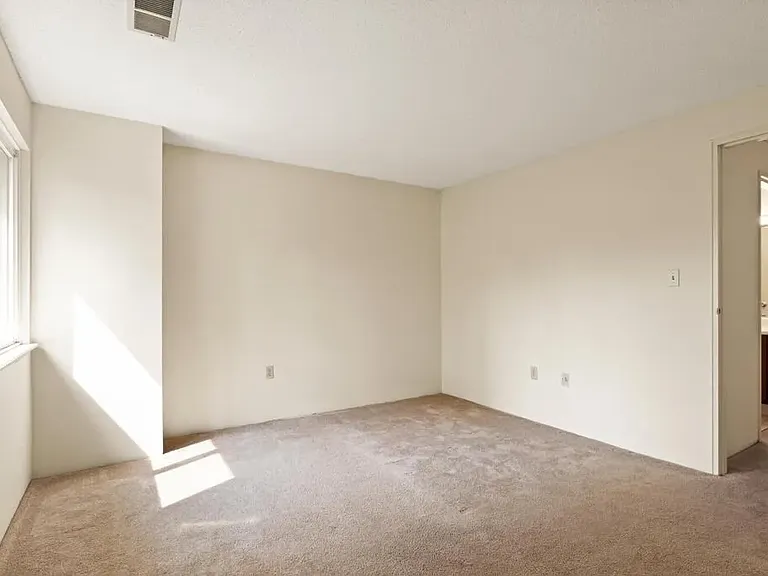 10 Silver Hill Ln — Photo 21