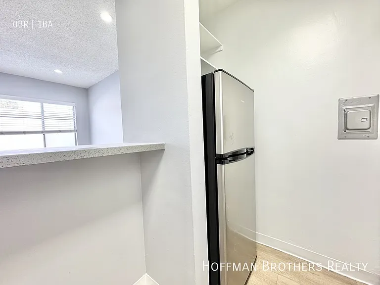 12309 Burbank Blvd #6 — Photo 3