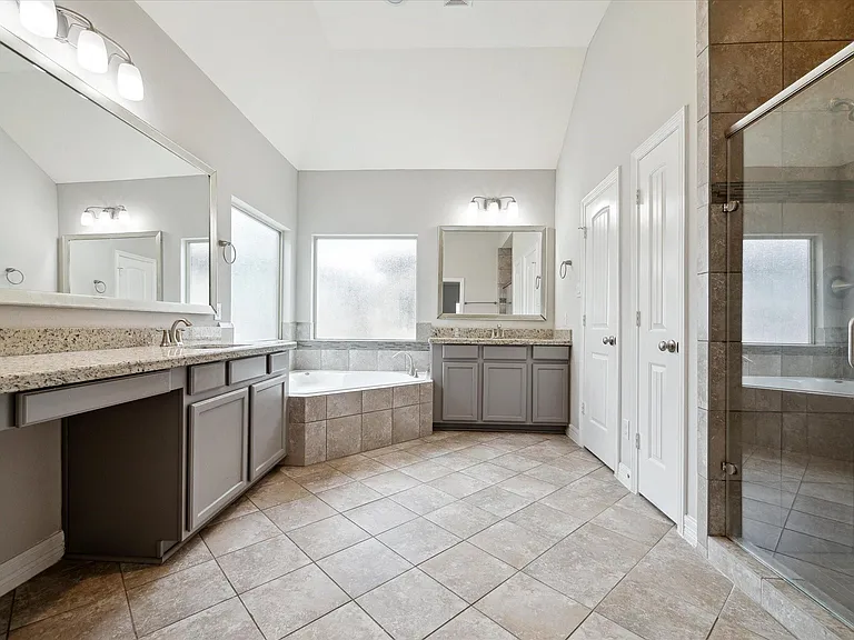 430 N Live Oak St — Photo 9