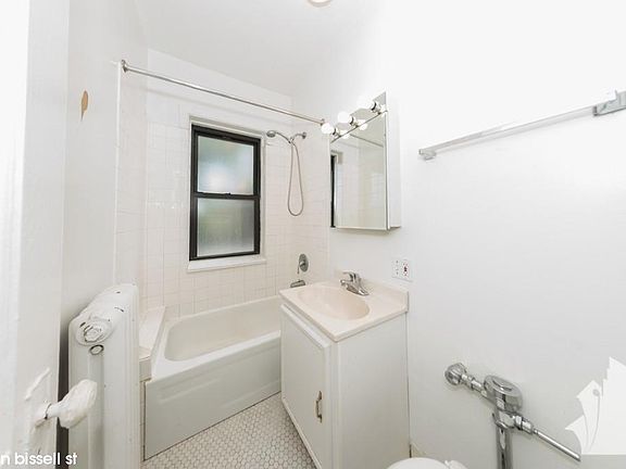 2nd image of 2239 N Bissell St #1826