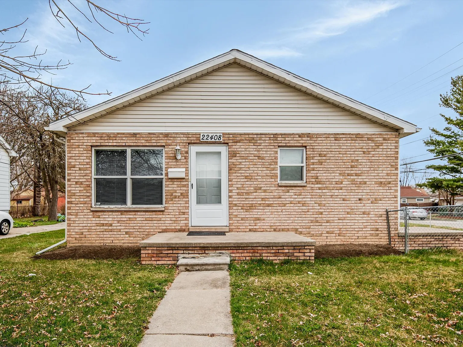 3 bed, 1.5 bath, 1210 sqft, $1,500 — Photo 2