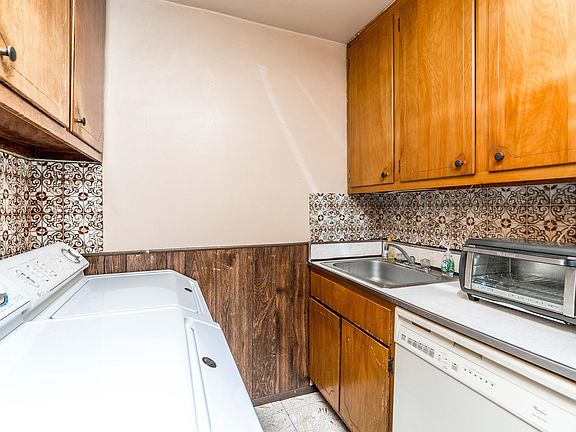 5th image of 16047 17th Ave #2