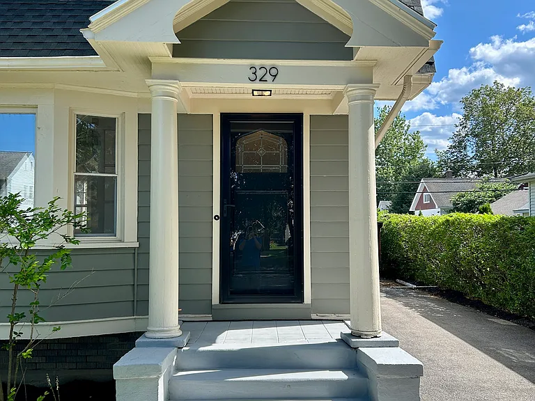 329 Somershire Dr — Photo 2
